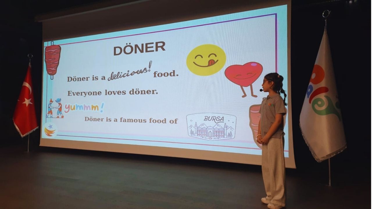 Palet’te Minik Sunucular Sahneye Renk Kattı